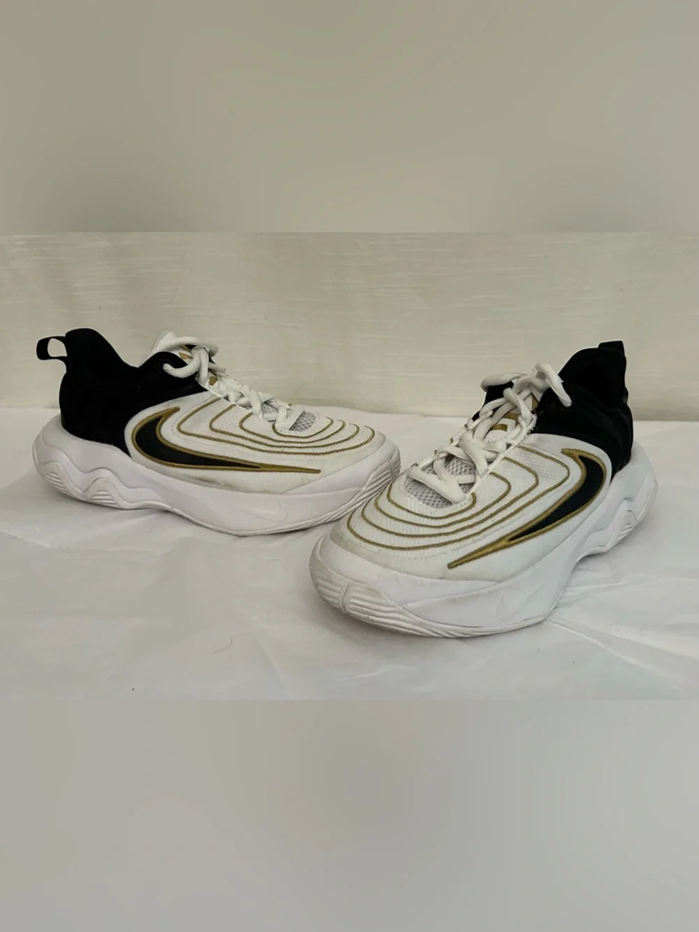 Nike Gianni Immortality 4 black and white Kids Athletic sneakers w/reverse swish
